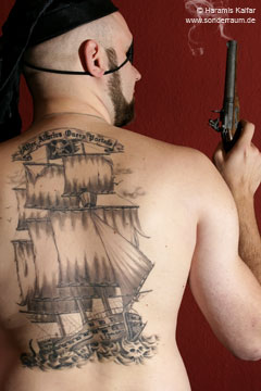 Piratenschiff-Tattoo